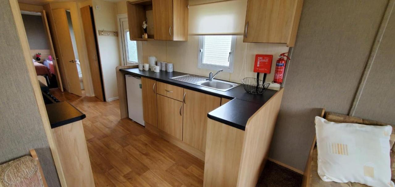 Cosy Caravan In Rhyl North Wales Εξωτερικό φωτογραφία