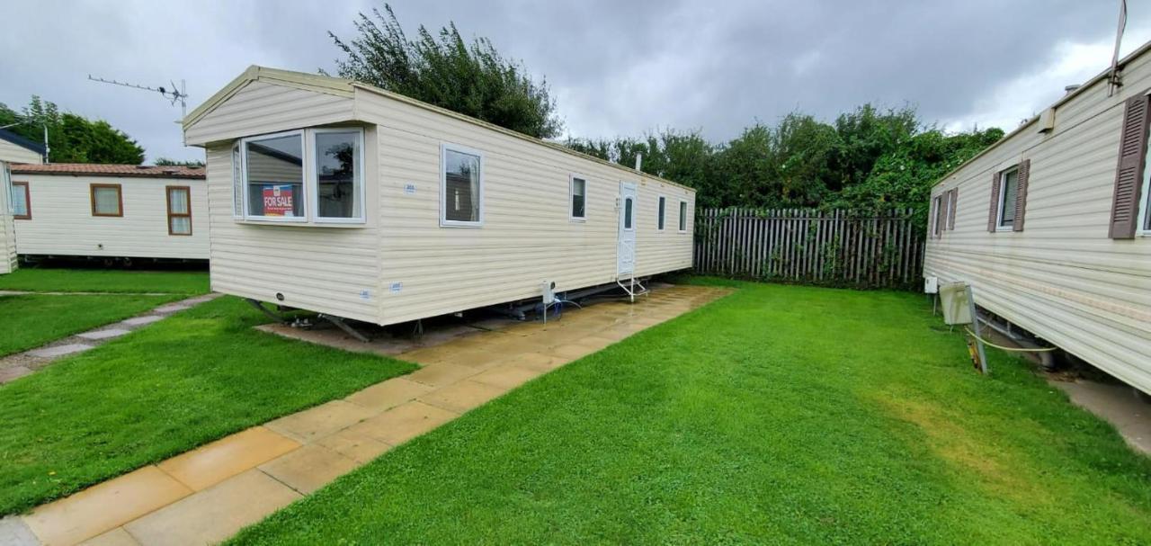 Cosy Caravan In Rhyl North Wales Εξωτερικό φωτογραφία