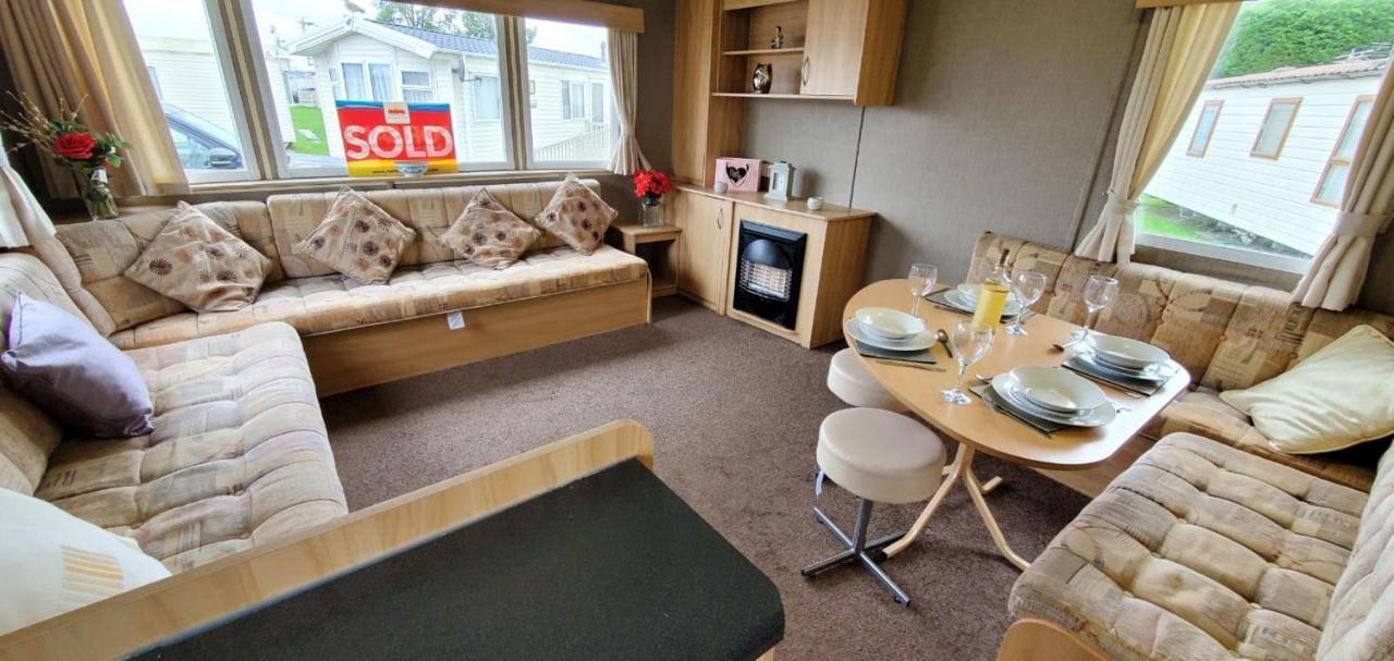 Cosy Caravan In Rhyl North Wales Εξωτερικό φωτογραφία