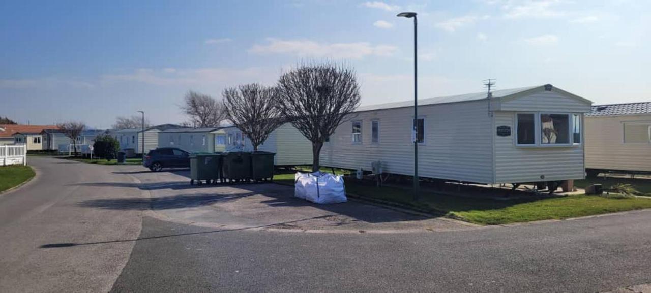 Cosy Caravan In Rhyl North Wales Εξωτερικό φωτογραφία